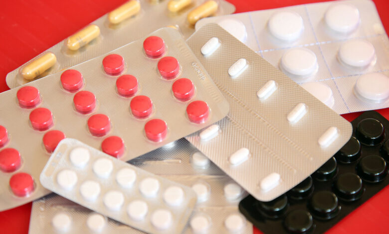 Врачи назвали популярные лекарства с токсичными “побочками”: могут вызвать поражение печени