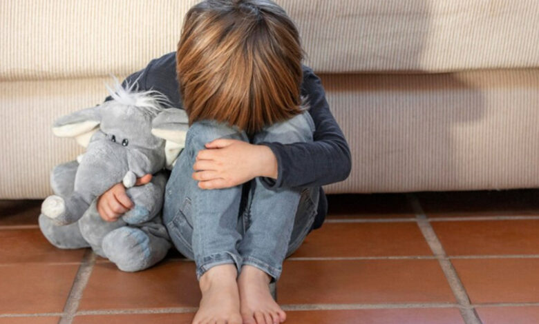 «Ударил младенца головой»: рост преступлений против детей связали со стрессом